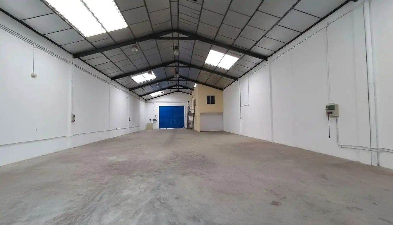 Nave industrial en venta en Cobeña