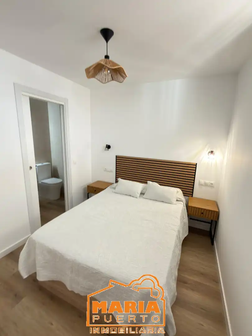 Dormitori de Apartament de lloguer en Málaga amb Aire condicionat i Moblat