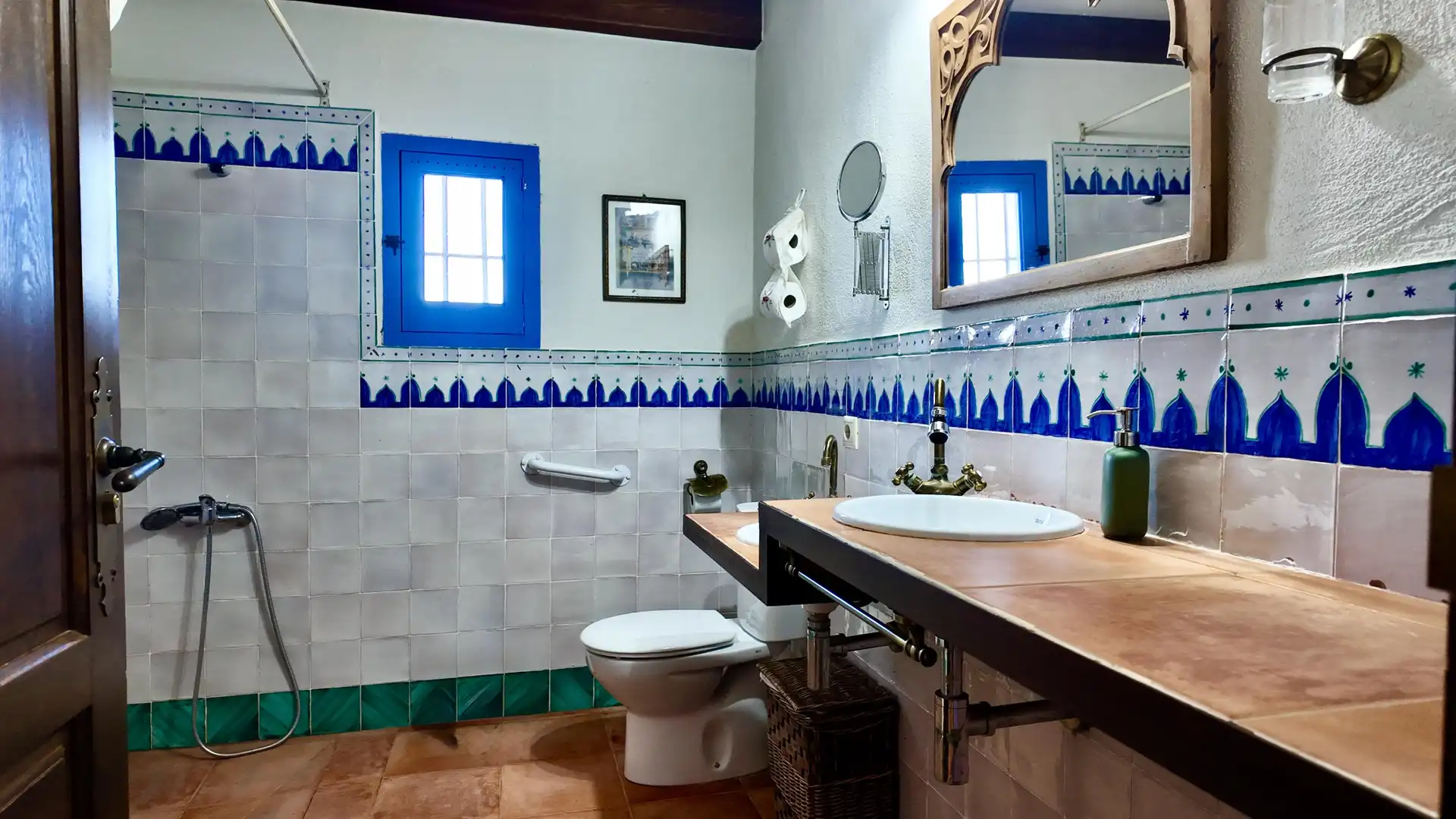 Baño de Finca rústica en venta en Santaella con Aire acondicionado, Jardín privado y Terraza
