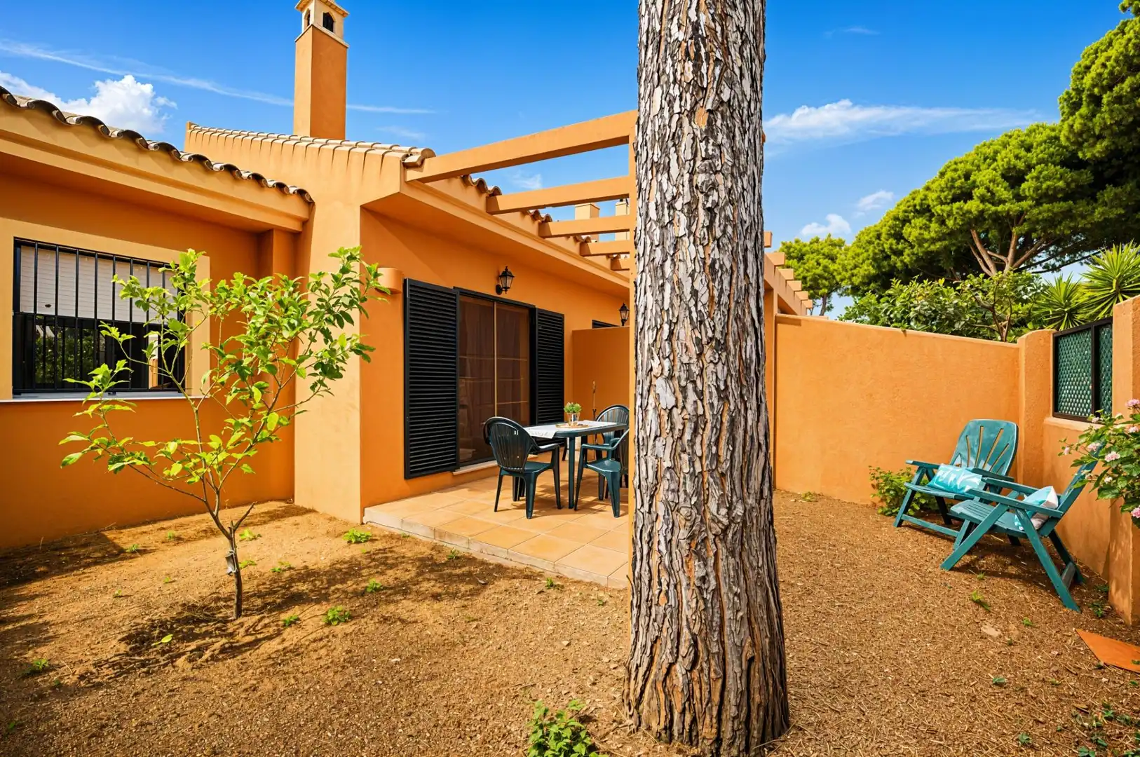 Jardí de Casa adosada en venda en Chiclana de la Frontera amb Jardí privat, Terrassa i Piscina comunitària