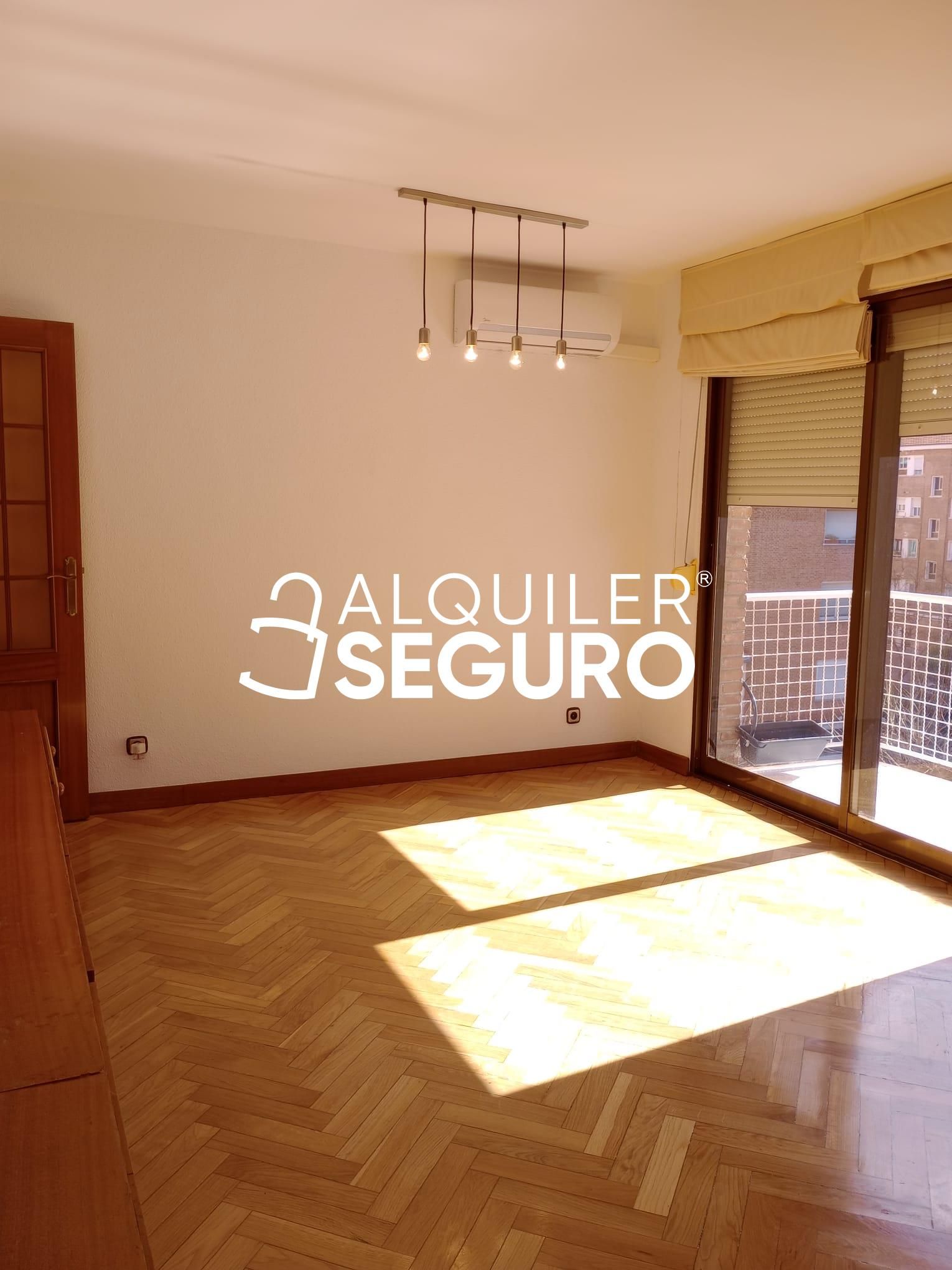 Dormitori de Pis de lloguer en  Madrid Capital amb Aire condicionat i Calefacció