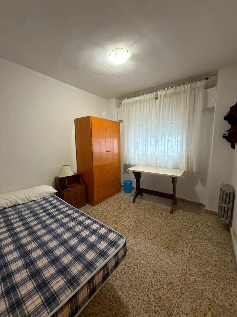 Bedroom of Flat for rent in Granada  with Heating, Parquet flooring and Furnished