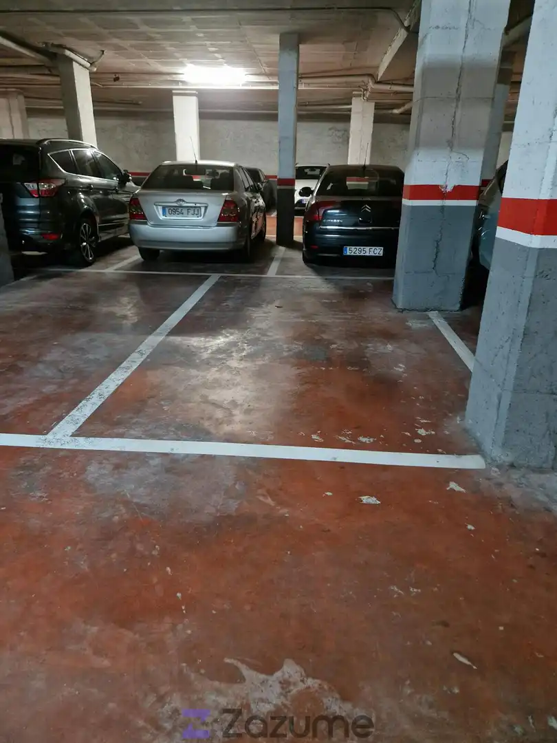 Aparcament de Pis de lloguer en L'Hospitalet de Llobregat amb Aire condicionat, Calefacció i Terrassa