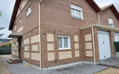 Vista exterior de Casa o xalet en venda en Renedo de Esgueva amb Calefacció i Jardí privat