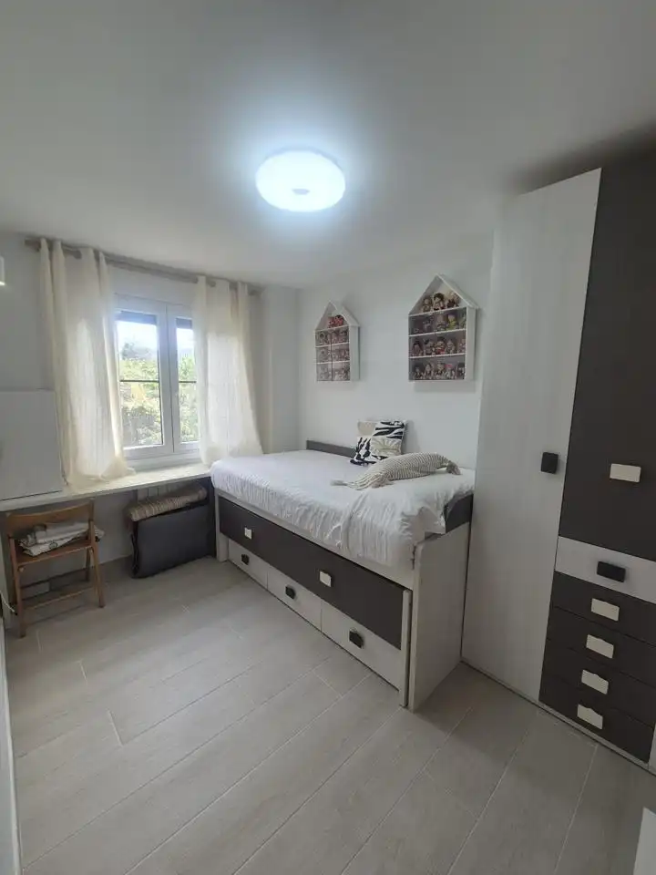 Schlafzimmer von Erdgeschoss zur Miete in Hazas de Cesto mit Heizung und Möbliert