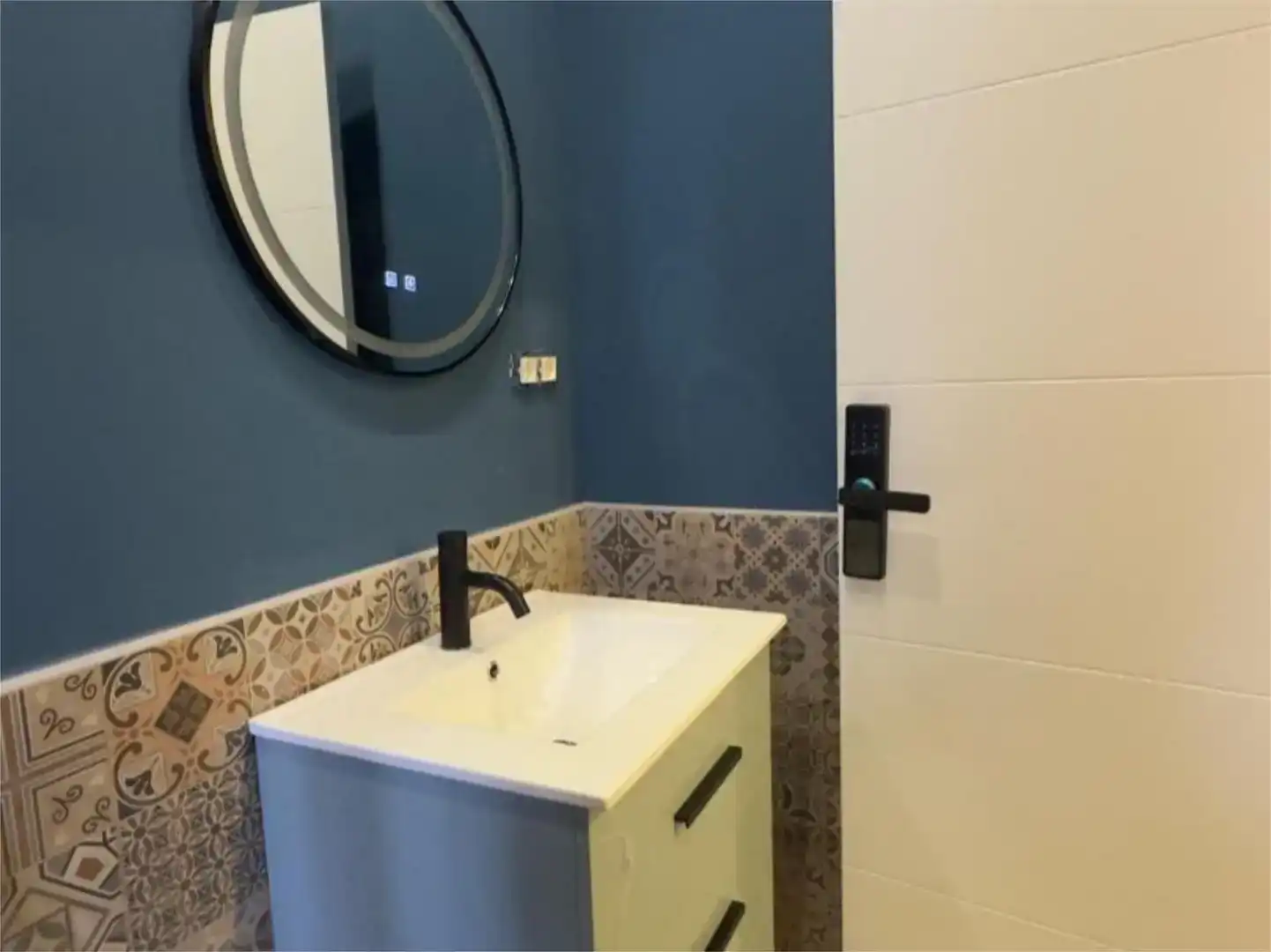 Badezimmer von Wohnungen zur Miete in  Granada Capital mit Klimaanlage und Balkon
