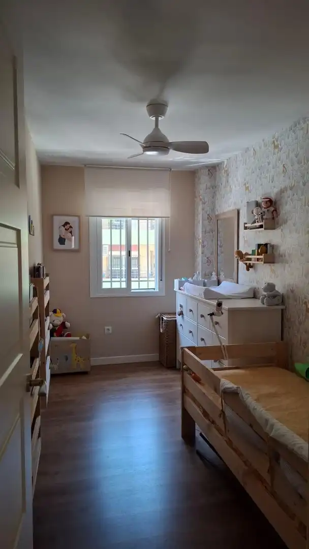 Schlafzimmer von Wohnung zum Verkauf in Sevilla mit Klimaanlage, Heizung und Terrasse