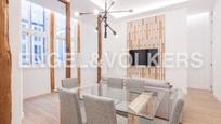 Sala d'estar de Apartament en venda en  Madrid Capital amb Aire condicionat, Calefacció i Moblat