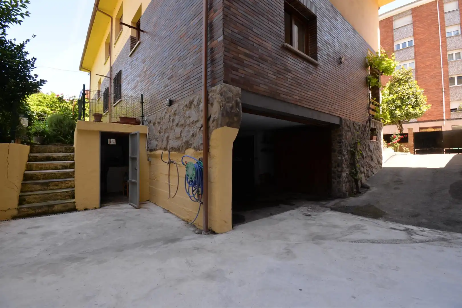 Außenansicht von Haus oder Chalet zur Miete in Oviedo  mit Abstellraum