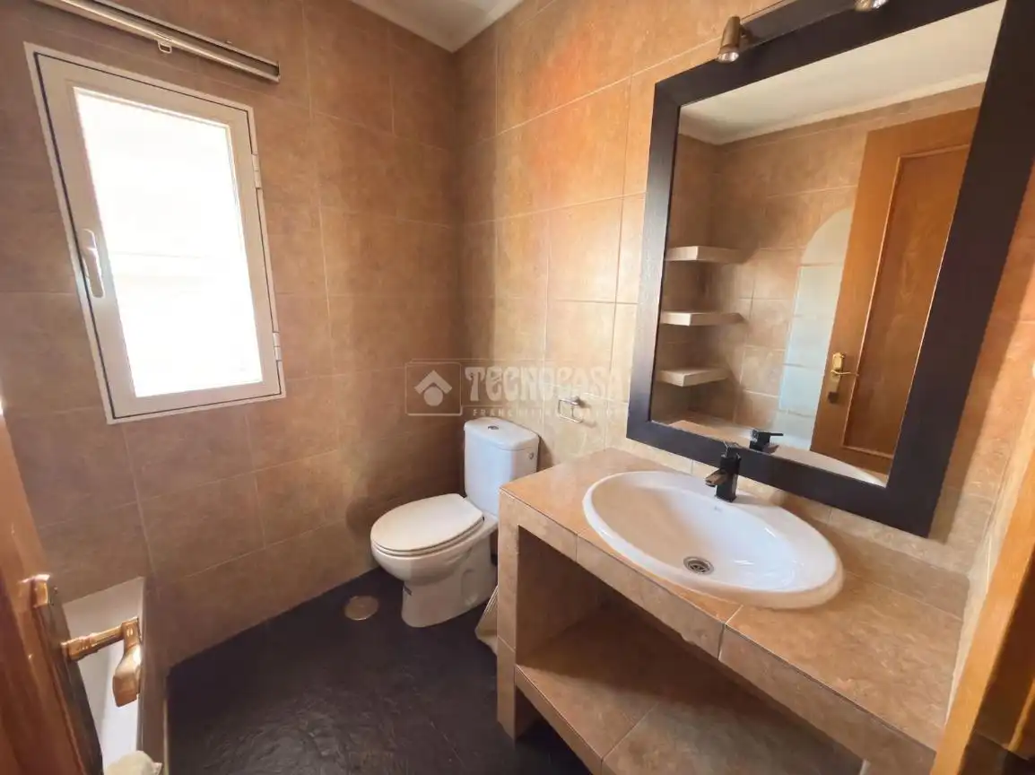Bathroom of Attic for sale in Madrid  with Air Conditioner, Parquet flooring and Terrace