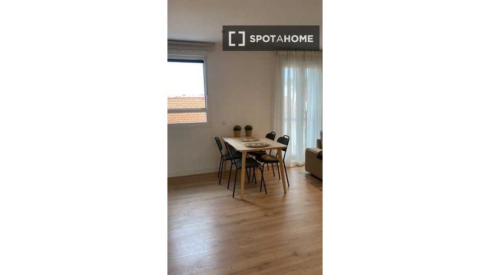 Vista exterior de Piso de alquiler en  Madrid Capital con Aire acondicionado, Calefacción y Amueblado