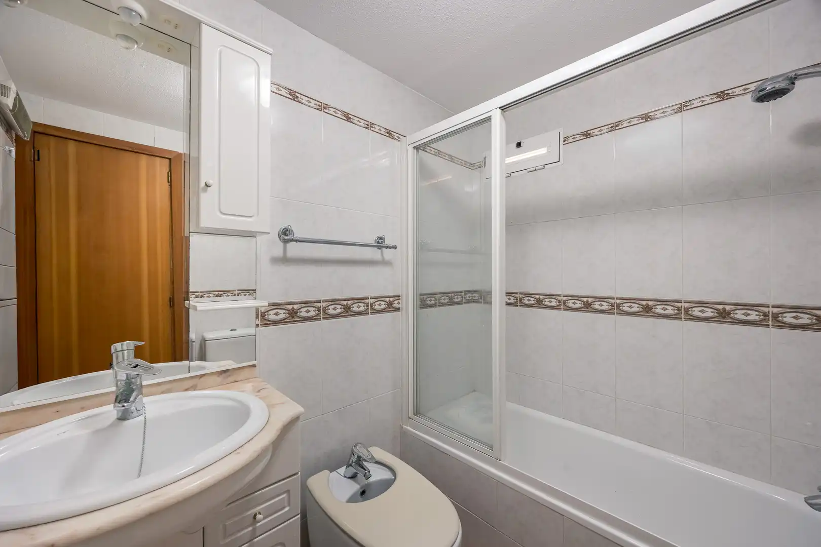 Baño de Ático en venta en Benidorm con Piscina y Piscina comunitaria