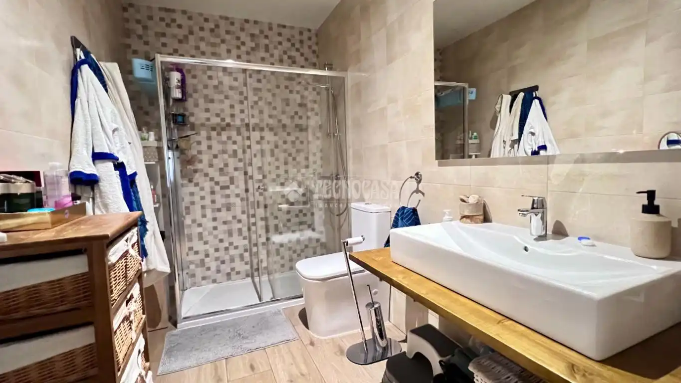 Bathroom of Flat for sale in Alcalá de Henares  with Air Conditioner, Heating and Terrace
