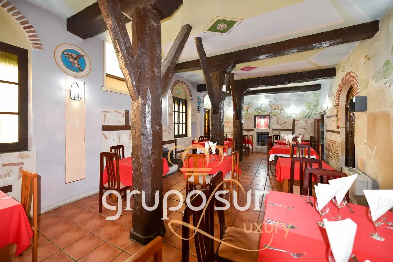 Country homes for sale in Olmedo  with Heating, Private garden and Parquet flooring