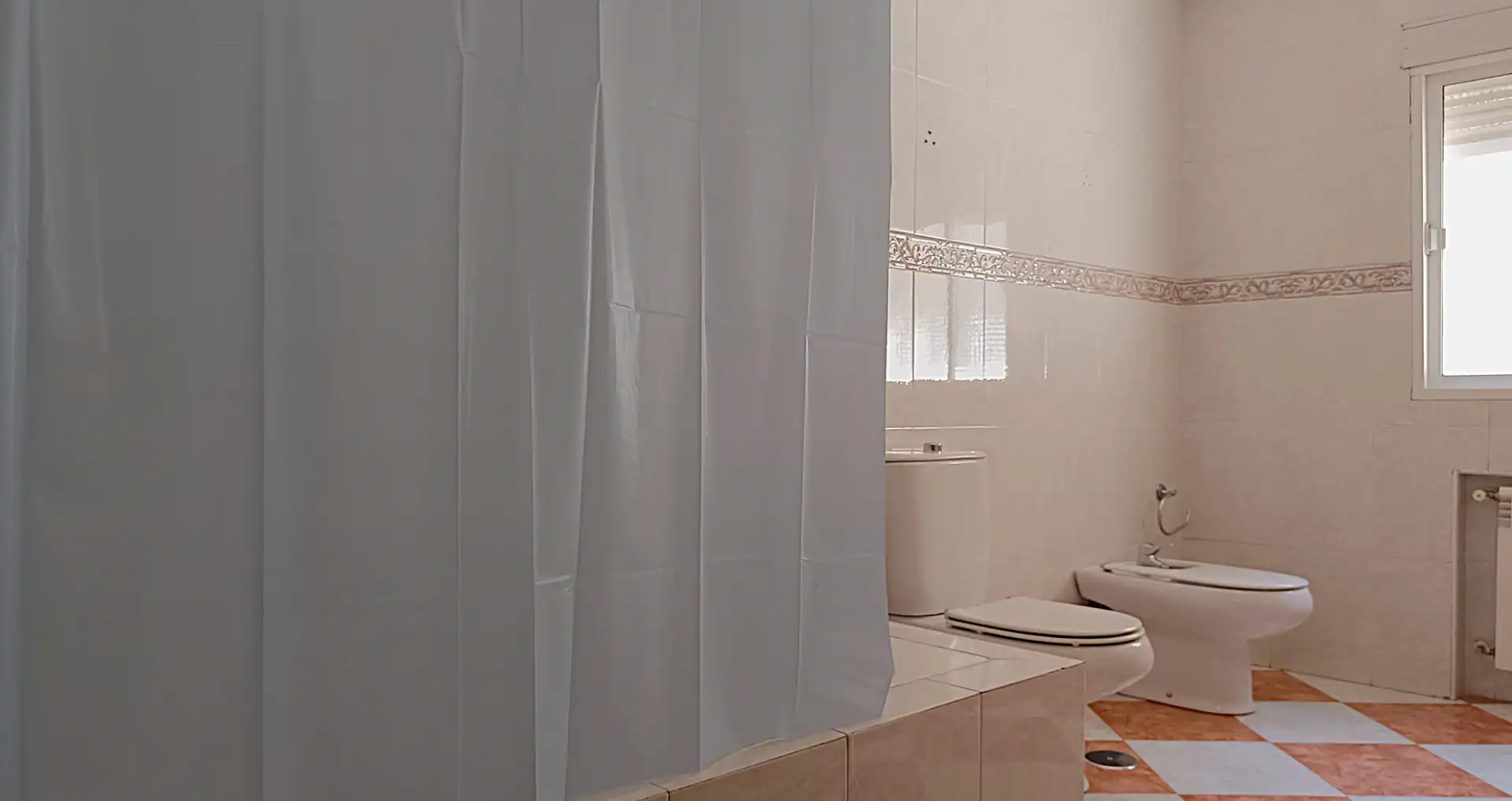 Bathroom of Flat for sale in Mancha Real  with Air Conditioner, Terrace and Storage room
