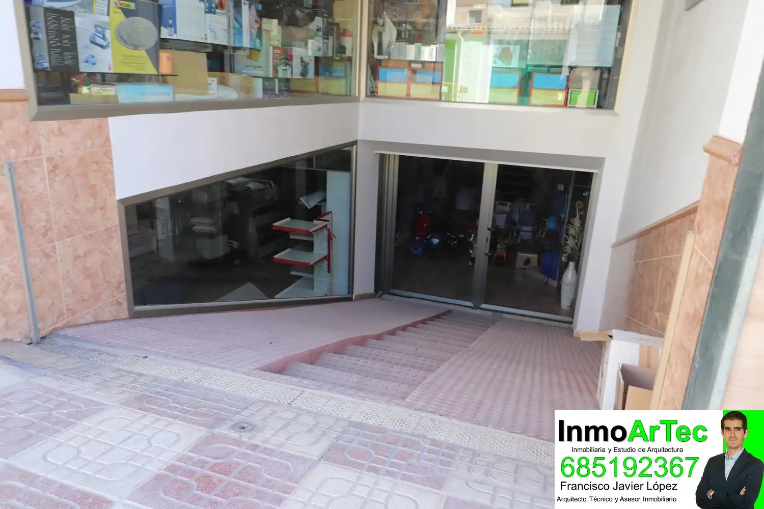 Locale commerciale in vendita a Avenida San Rogelio 34, imagen 2