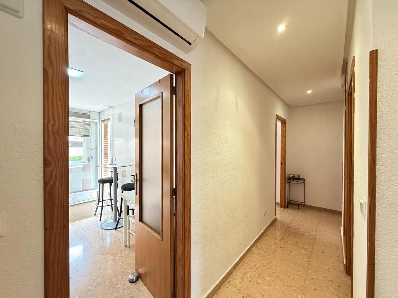 Wohnung zum Verkauf in Alicante / Alacant mit Klimaanlage, Privatgarten und Terrasse
