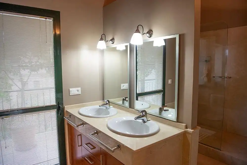 Baño de Casa o chalet en venta en Bormujos con Aire acondicionado, Calefacción y Jardín privado