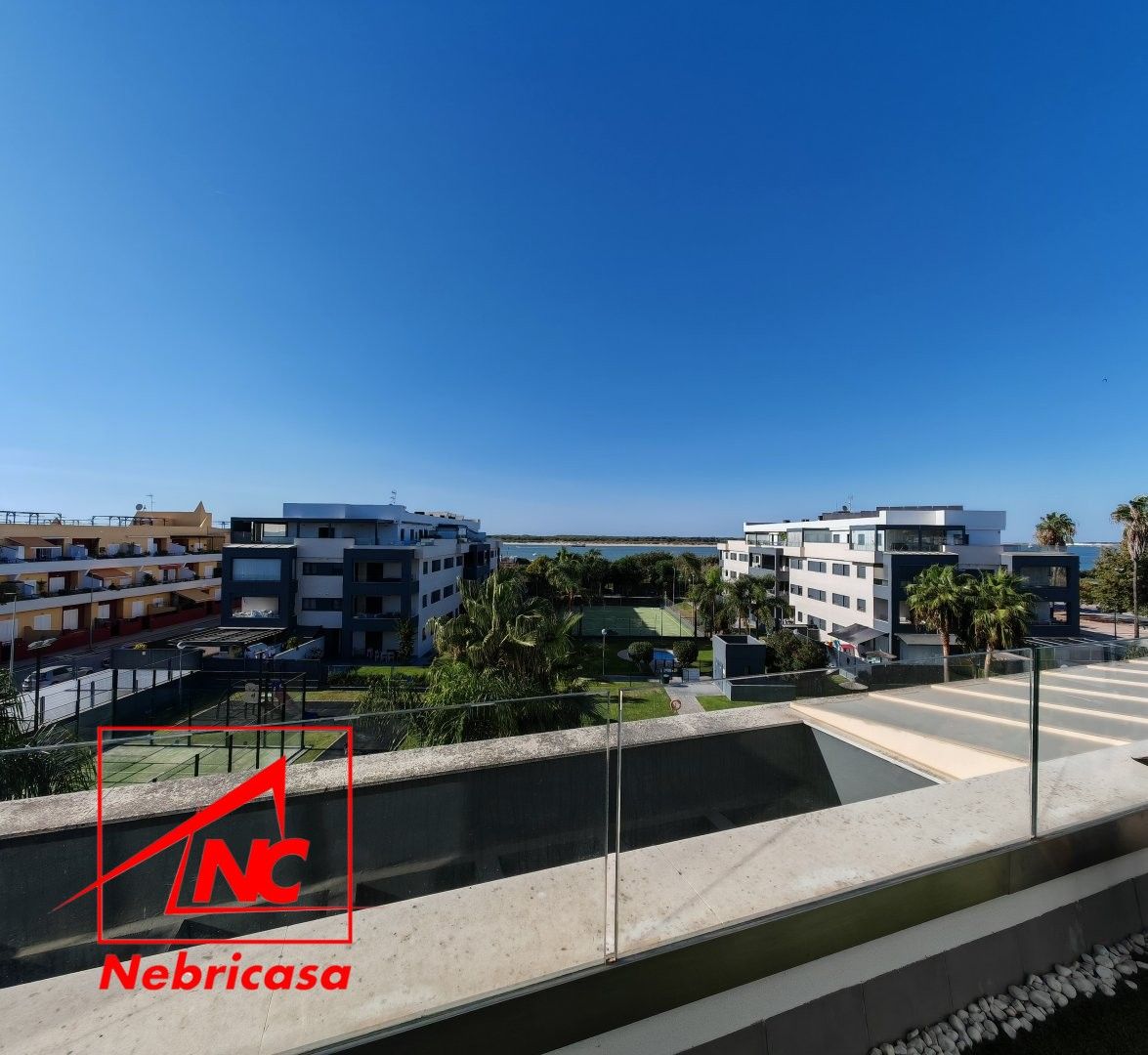 Vista exterior de Ático en venta en Sanlúcar de Barrameda con Aire acondicionado, Terraza y Piscina