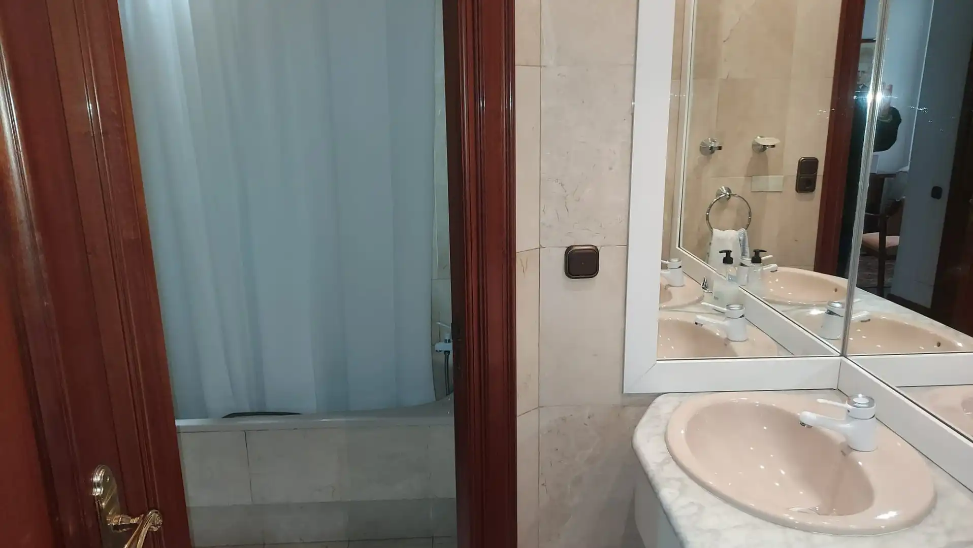 Bathroom of Flat for sale in Vigo   with Heating, Private garden and Terrace