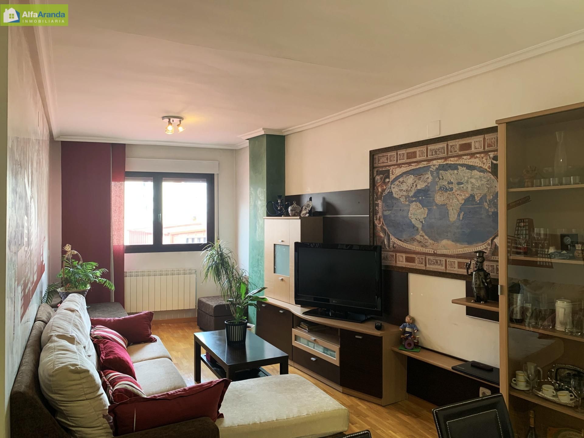 Living room of Flat for sale in Aranda de Duero  with Parquet flooring, Storage room and Balcony