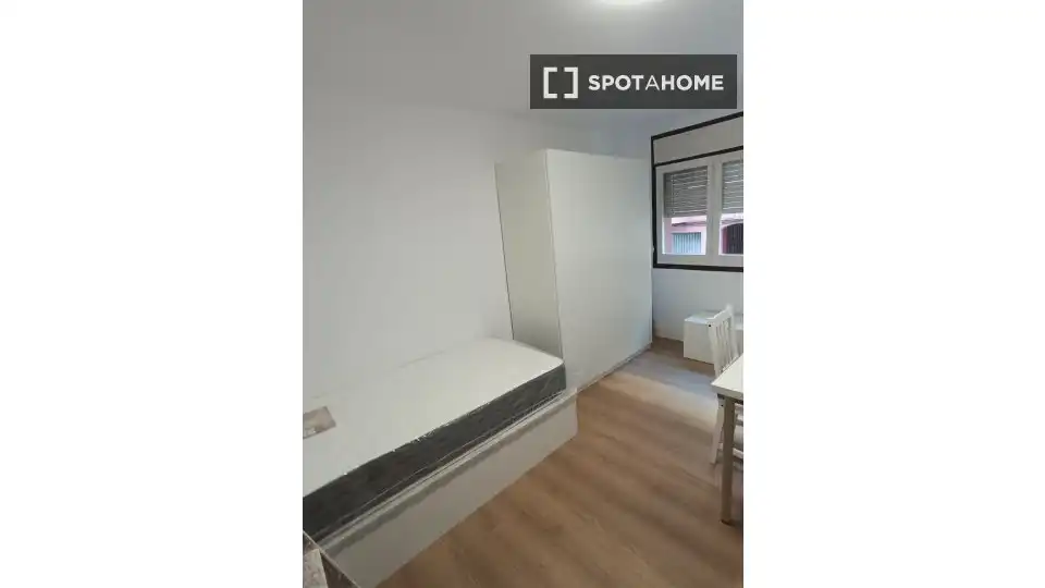 Bedroom of Flat for share in Mataró  with Air Conditioner, Terrace and Furnished