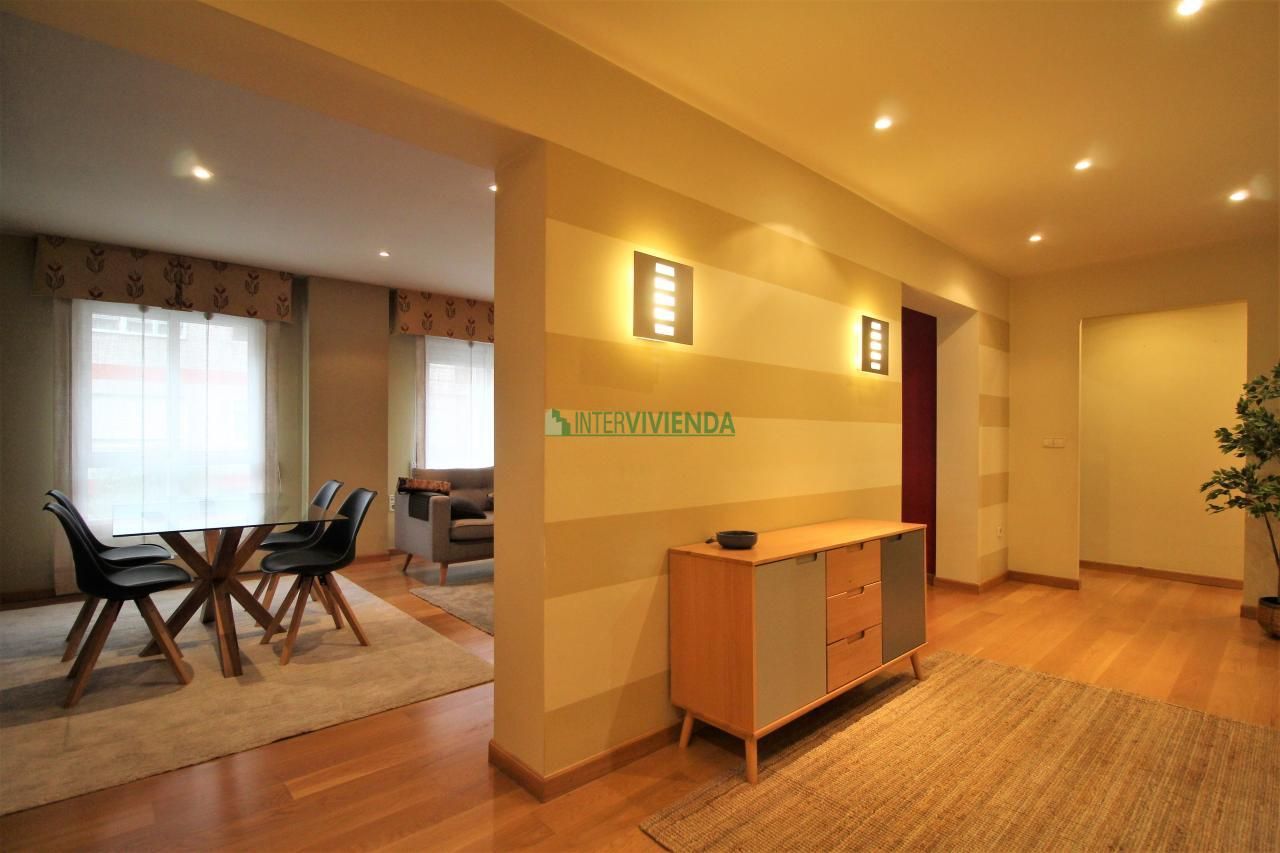 Sala d'estar de Pis de lloguer en Vigo  amb Calefacció i Moblat