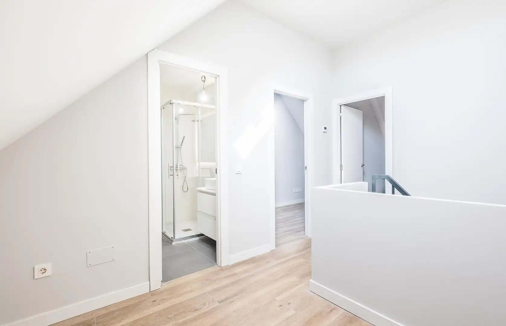 Badezimmer von Dachboden zum Verkauf in Madrid mit Klimaanlage, Heizung und Privatgarten