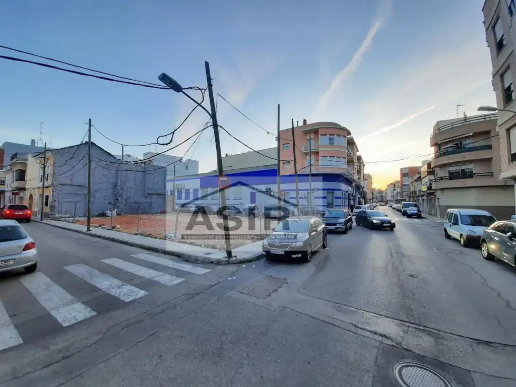 Wohnbaugrundstück zum Verkauf in Casc Urbà, imagen 2
