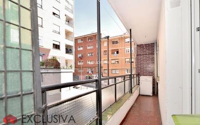Vista exterior de Pis en venda en Basauri  amb Calefacció