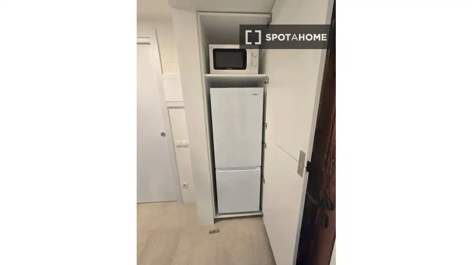 Appartamento con terrazza in affitto a Ciutat Vella, imagen 4