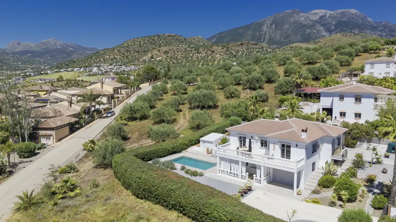 Vista exterior de Casa o chalet en venta en Alcaucín con Aire acondicionado y Piscina