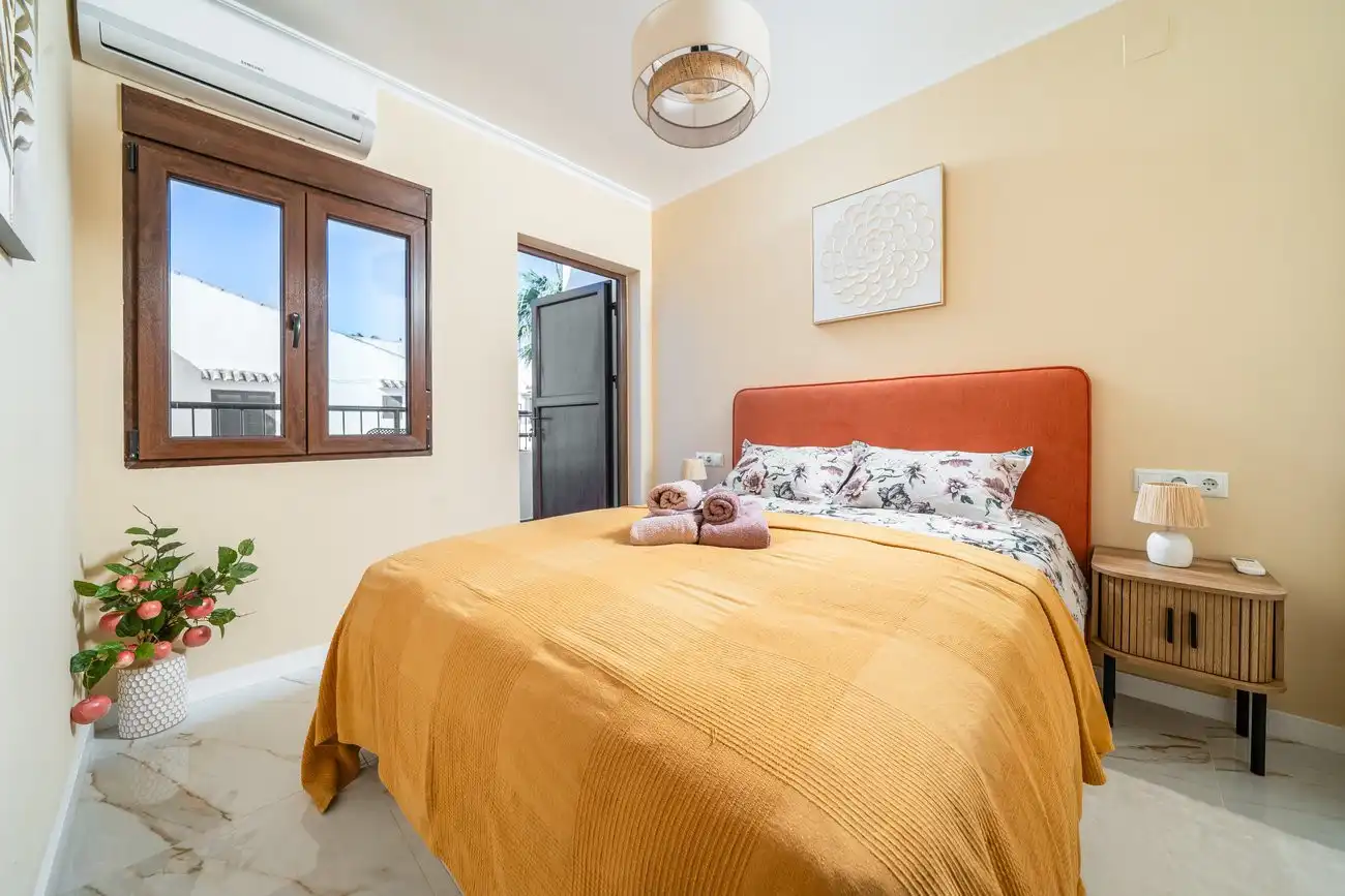 Habitación de Apartamento en venta en Torrevieja con Aire acondicionado, Piscina y Amueblado