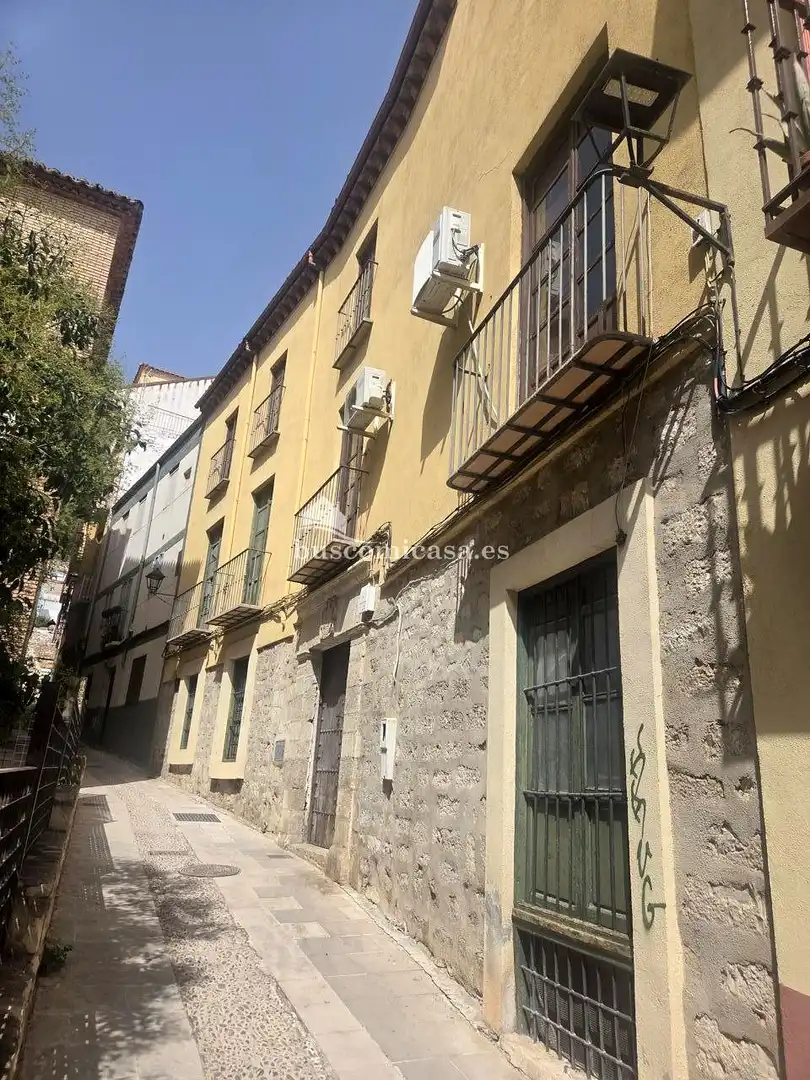 Adossat amb terrassa en venda a Calle Campanas de Santiago 4