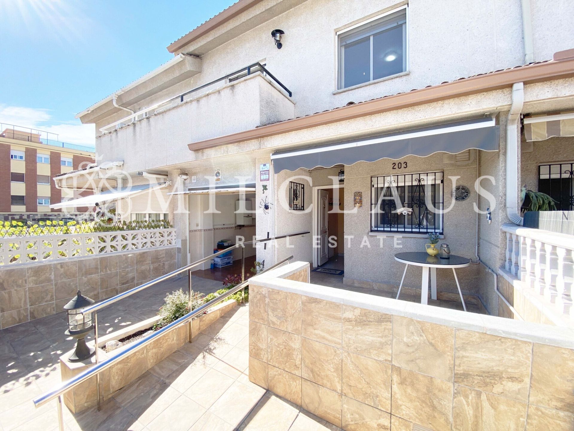 Exterior view of Single-family semi-detached for sale in Palau-solità i Plegamans  with Air Conditioner, Heating and Private garden