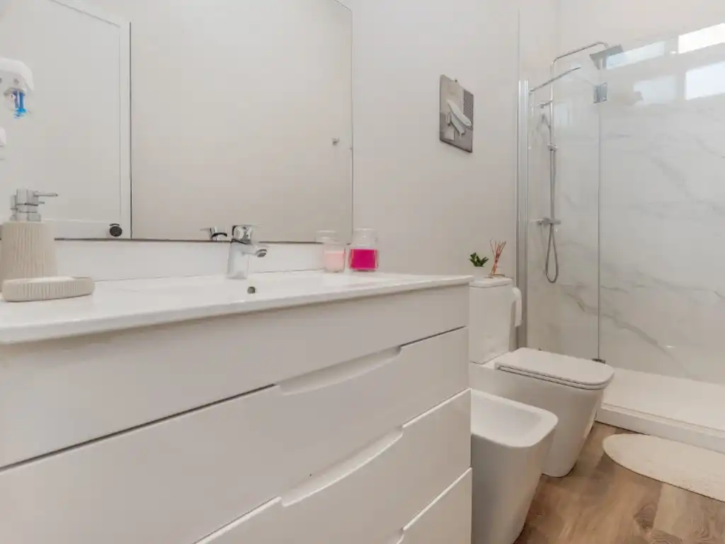 Bany de Casa o xalet en venda en El Campello amb Aire condicionat, Jardí privat i Terrassa