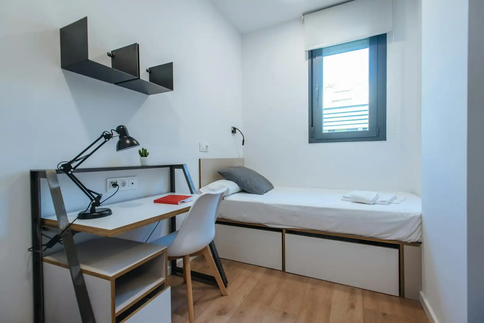 Habitación de Piso para compartir en  Sevilla Capital con Aire acondicionado y Calefacción