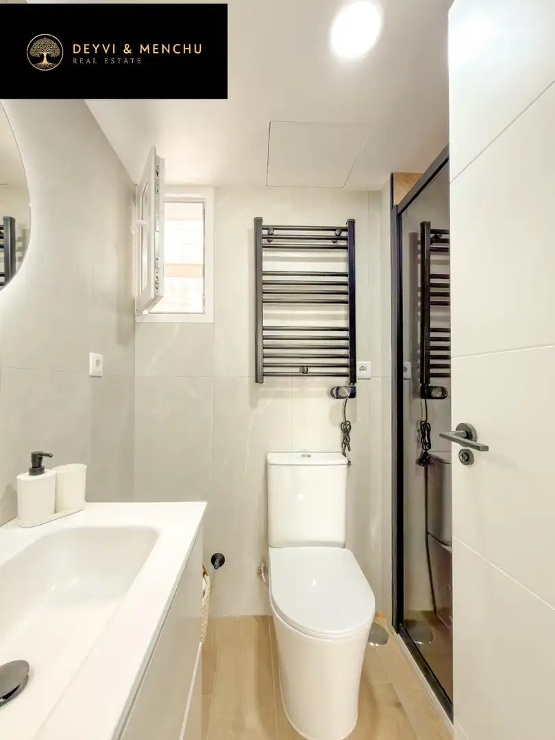 Badezimmer von Wohnung zum Verkauf in Madrid mit Klimaanlage, Heizung und Möbliert