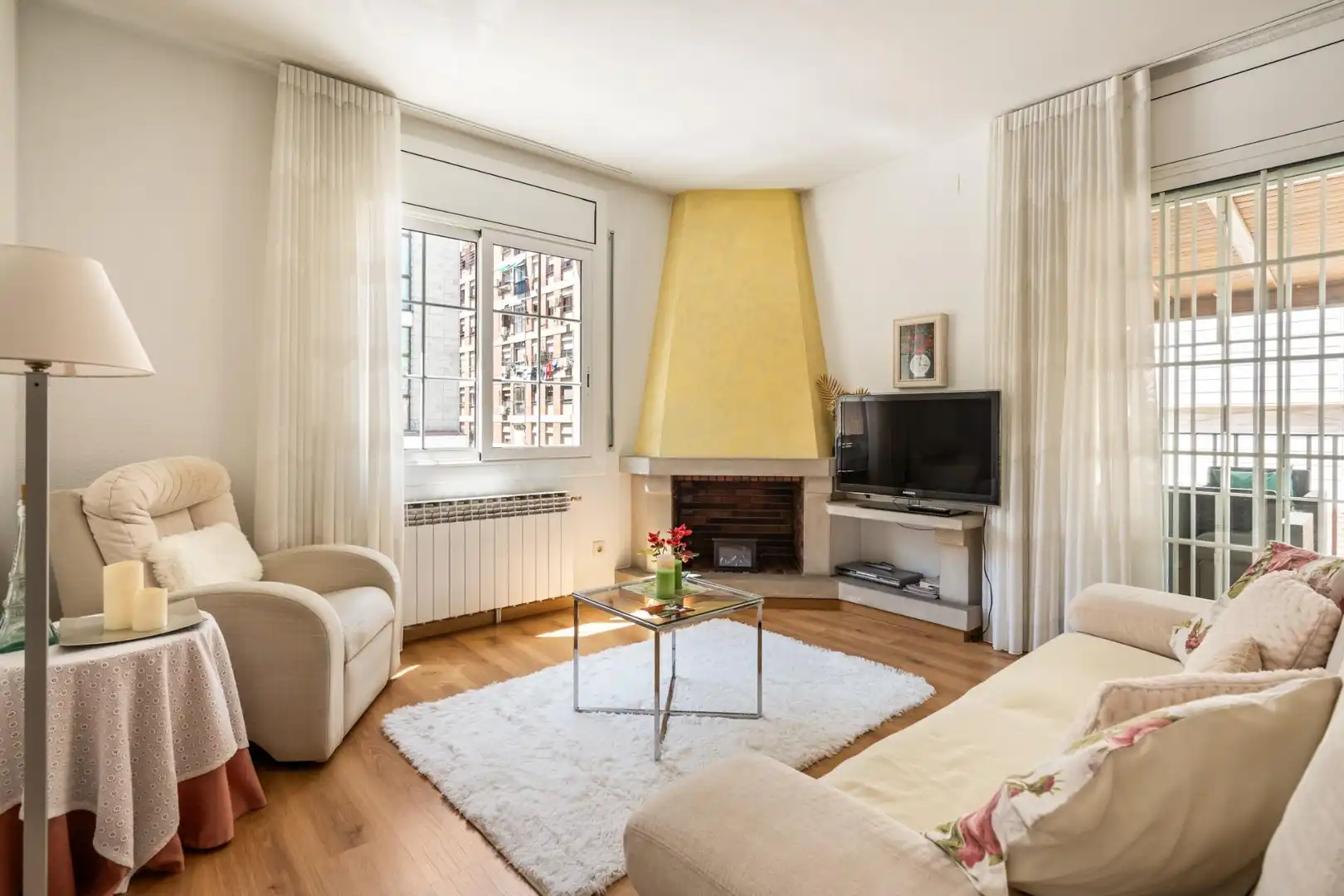 Sala de estar de Casa adosada en venta en Mollet del Vallès con Aire acondicionado, Calefacción y Jardín privado