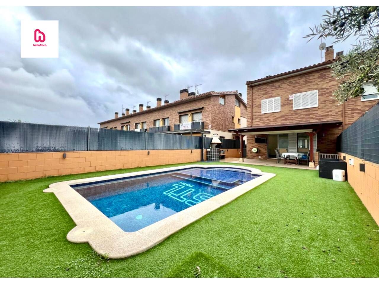 Piscina de Casa adosada en venta en Montmeló con Aire acondicionado, Calefacción y Jardín privado
