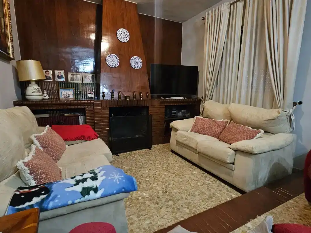 Sala d'estar de Pis en venda en Espartinas amb Aire condicionat, Jardí privat i Piscina
