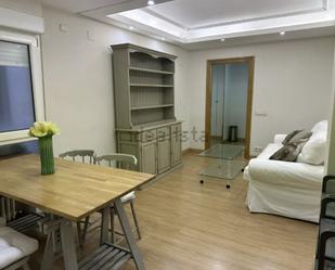 Sala d'estar de Apartament en venda en Oviedo  amb Calefacció, Parquet i Moblat