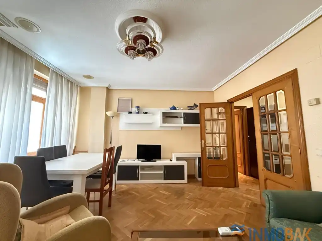 Flat with terrace to rent in San Bernardo - Carmelitas - Campus, imagen 2
