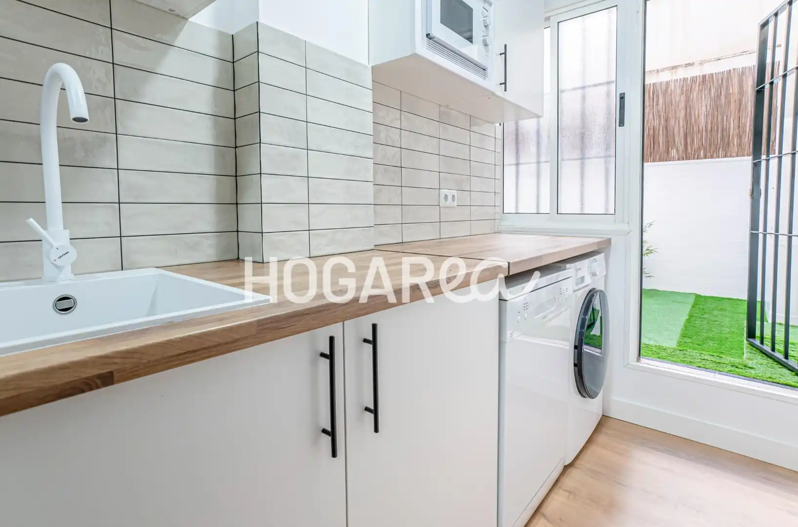 Cocina de Piso en venta en Rincón de la Victoria con Jardín privado, Parquet y Terraza
