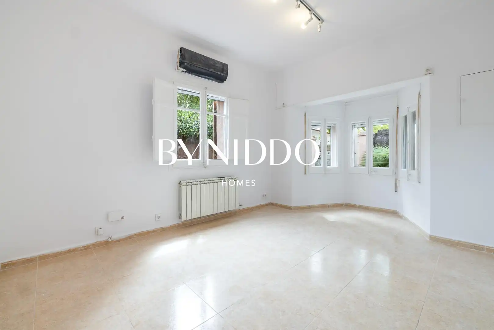 Sala de estar de Casa o chalet en venta en Sant Cugat del Vallès con Aire acondicionado, Calefacción y Jardín privado
