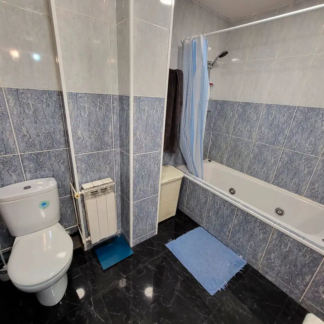 Bathroom of Flat for rent in Sabadell  with Air Conditioner, Heating and Parquet flooring