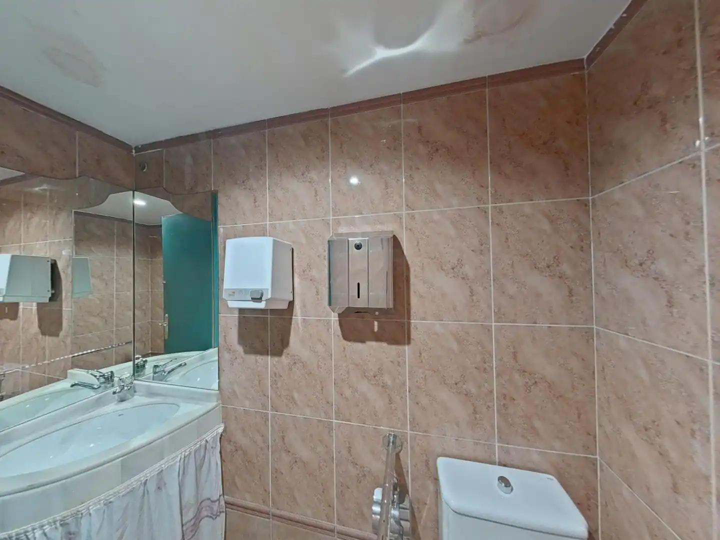 Commercial properties for rent in Calle CORTES LAS, Centro