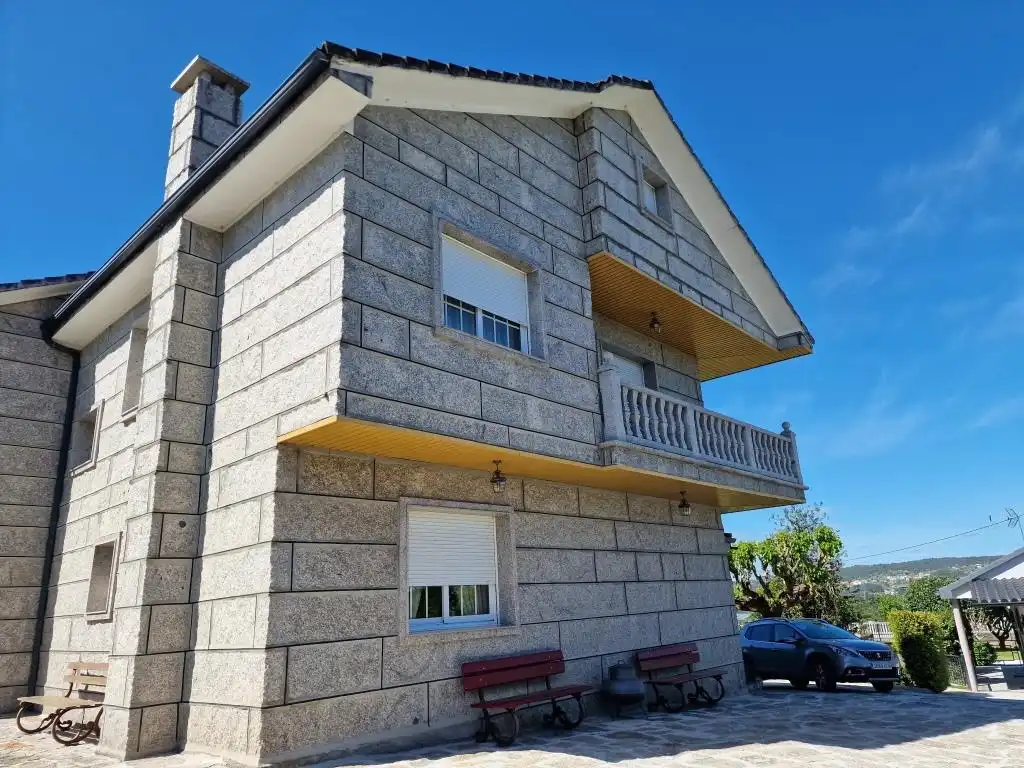 Vista exterior de Casa o chalet en venta en Ourense Capital  con Calefacción, Jardín privado y Parquet
