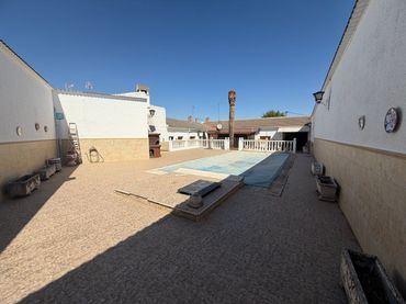 Casa amb jardí en venda a Calle jose poveda