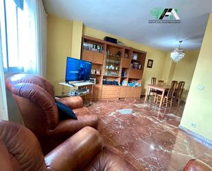 Living room of Flat for sale in Baeza  with Air Conditioner and Furnished